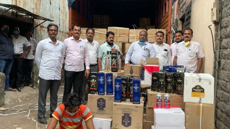 राज्यात एका दिवसात ६७ लाख रूपये किंमतीचं परदेशी मद्य जप्त राज्यात एका दिवसात ६७ लाख रूपये किंमतीचं परदेशी मद्य जप्त