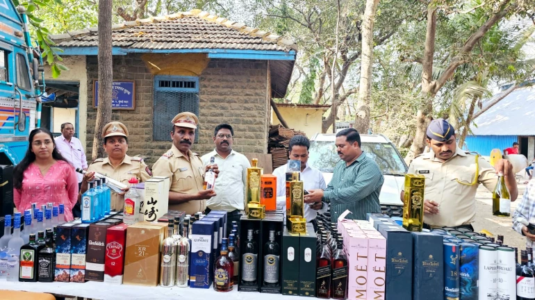 पुलिस ने शराब तस्करी का भंडाफोड़ किया
