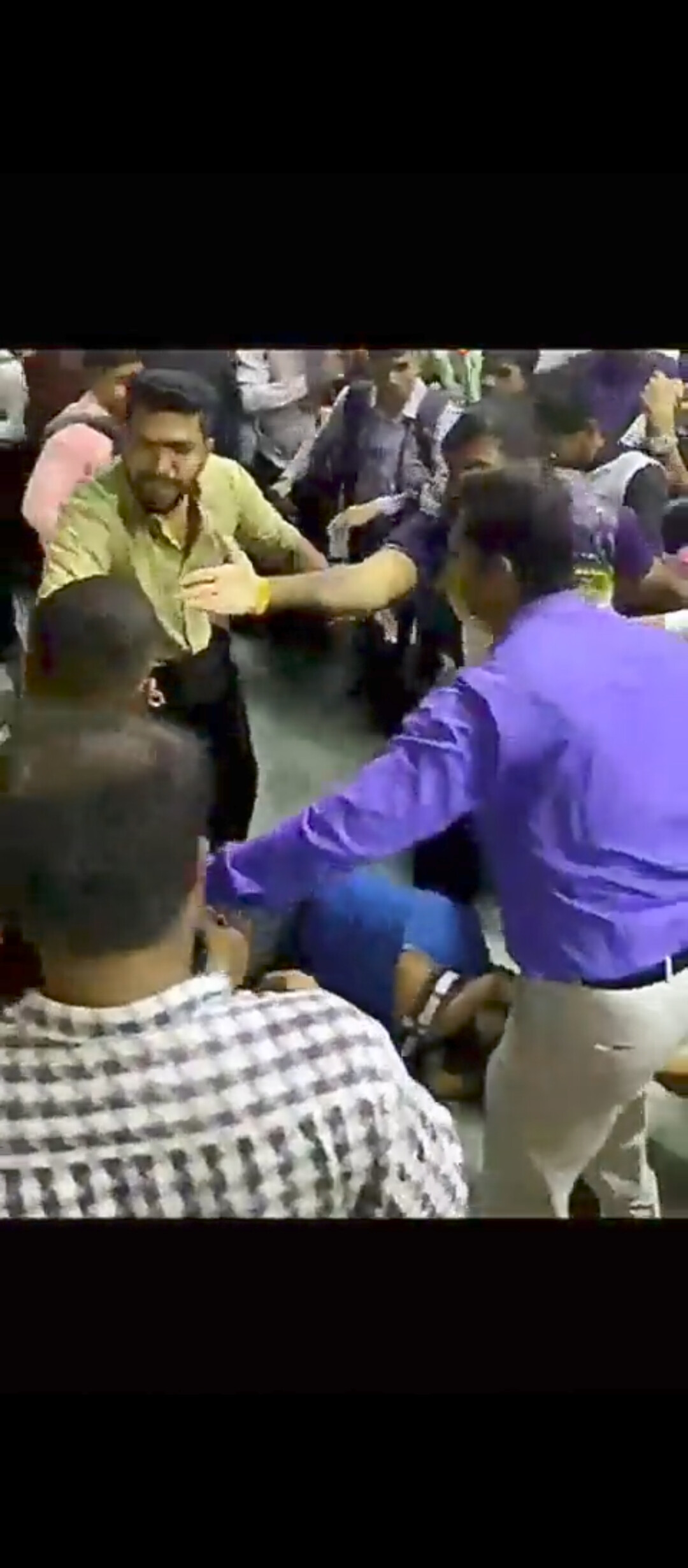 Scuffle at Diva Station; Menace of Footboard Travelling continues in Mumbai Local Trains