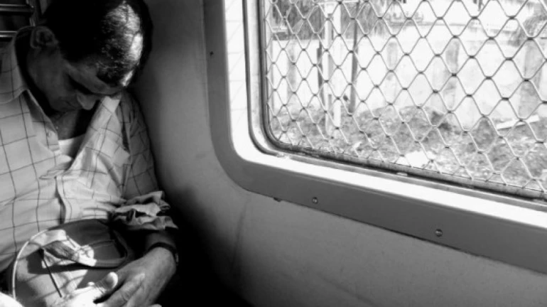 World Sleep Day: Mumbaikars compensate 12 hours of sleep monthly in local trains World Sleep Day: Mumbaikars compensate 12 hours of sleep monthly in local trains