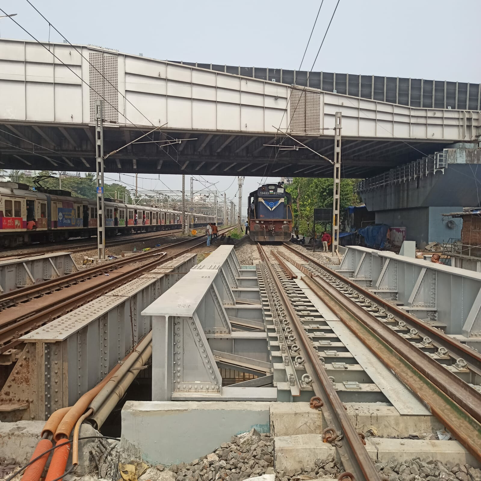 मुंबई - 10 से भी ज्यादा दिनो के ब्लॉक के बाद आज से पश्चिम रेलवे पर लोकल ट्रेन सेवाएं सामान्य