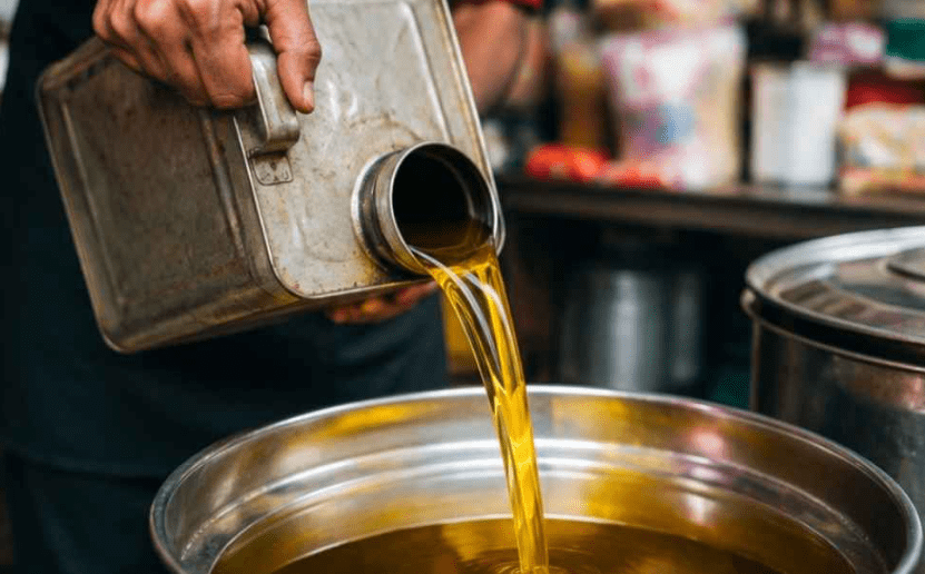 Mumbai: Maha CM Asks FDA to Go Easy on Loose Oil Directives, Seeks SOP to Protect Traders