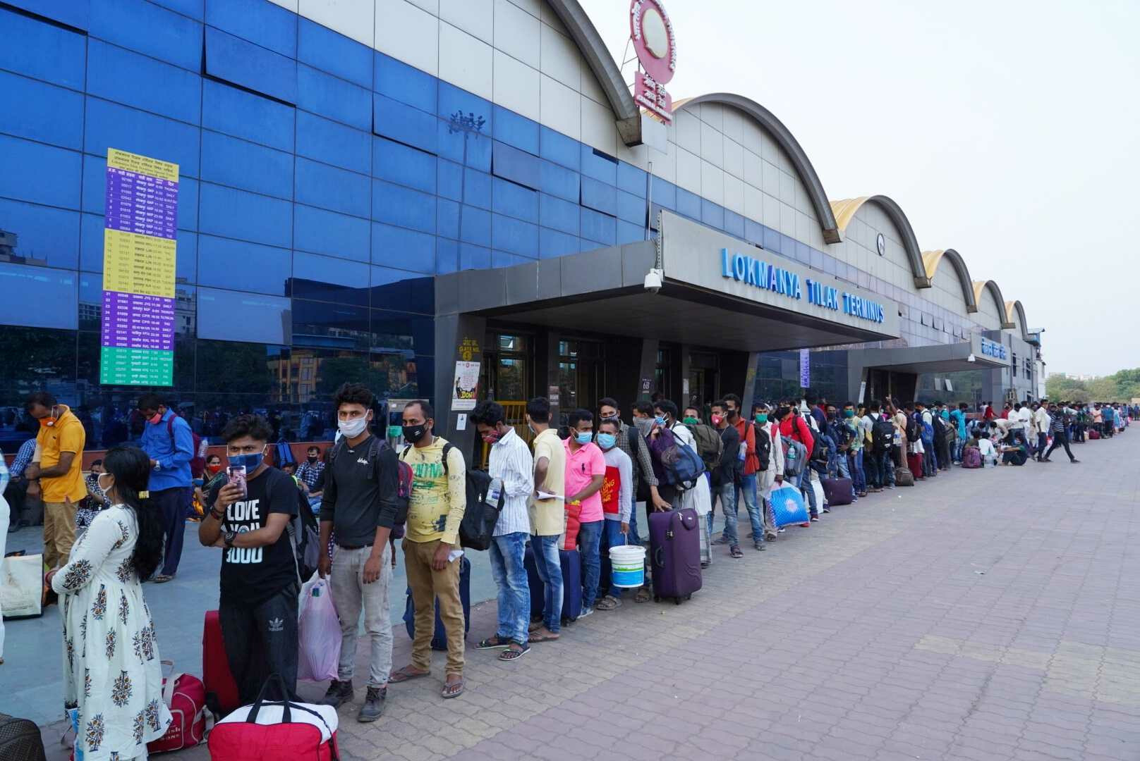 Video of Migrant workers crowding LTT Kurla station in Mumbai goes viral, CR shares live pictures