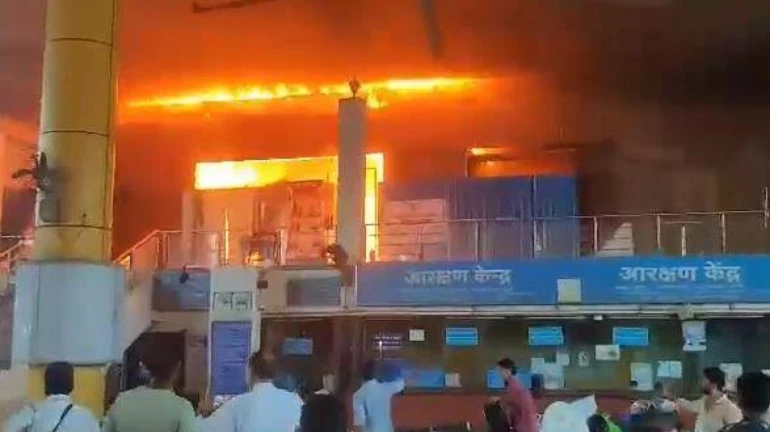 Massive Fire Breaks Out at LTT Railway Station - See Video Here