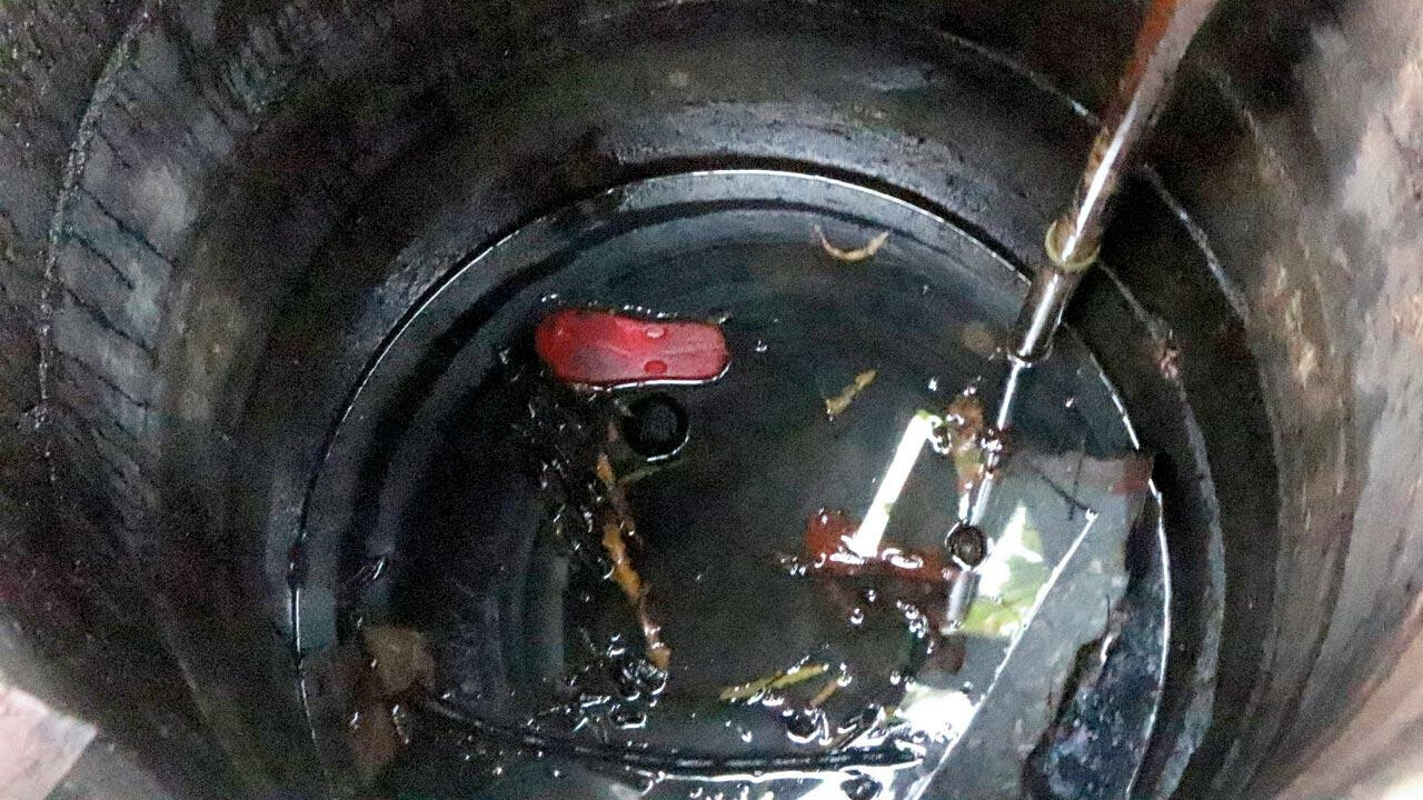 Mumbai: Man dives into borewell, saves eight-year-old girl