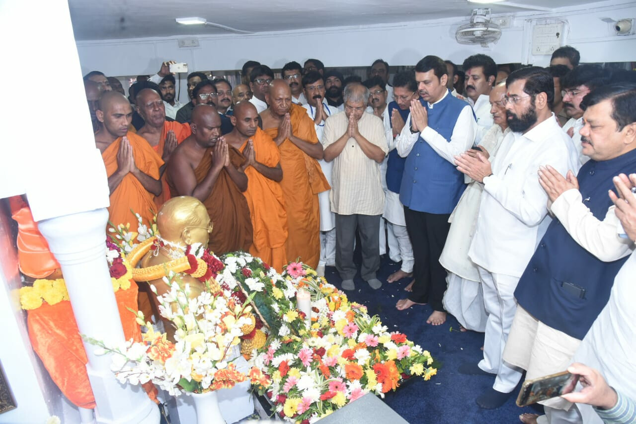 महापरिनिर्वाण दिवस - राज्यपाल भगत सिंह कोश्यारी , मुख्यमंत्री एकनाथ शिंदे ने दी श्रद्धांजलि