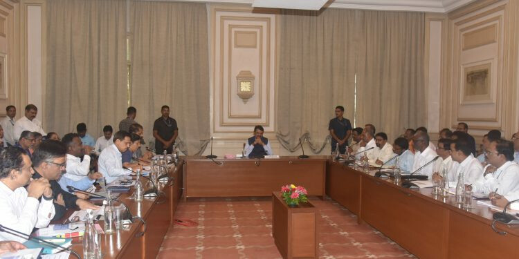 महाराष्ट्र-  तीनों कंपनियों के बिजली कर्मियों के वेतन में भारी बढ़ोतरी