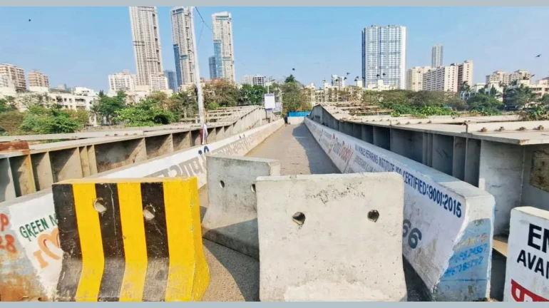 मुंबई- मलाड मे स्थानीय लोगों ने किया विरोध प्रदर्शन मुंबई- मलाड मे स्थानीय लोगों ने किया विरोध प्रदर्शन