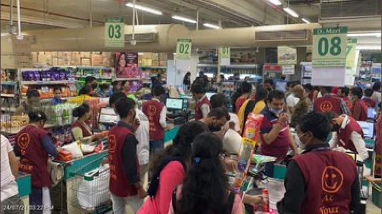 BMC seals a D-Mart store in Malad for violating COVID-19 norms; seeks explanation from manager BMC seals a D-Mart store in Malad for violating COVID-19 norms; seeks explanation from manager