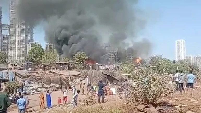 मुंबई- मालाड के जामरुशी नगर इलाके में आग