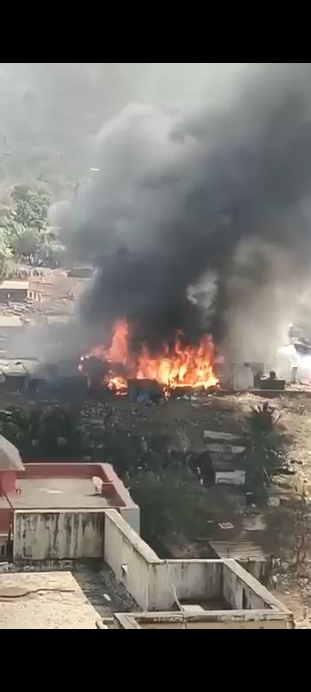 मालाड : झोपडपट्टीत भीषण आग, दोघांचा मृत्यू