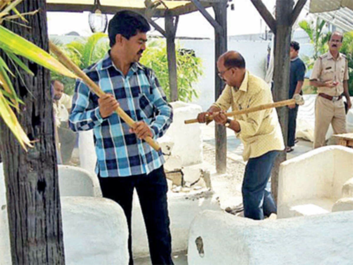 पालिकेची मालाडमधील बेकायदेशीर रूफटॉप हुक्का पार्लरवर कारवाई