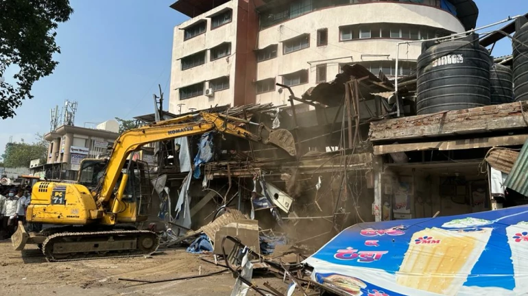 एम. एम. मिठाईवाला सह ज्वेलरी मार्केट, फिश मार्केटची बांधकामे भुईसपाट एम. एम. मिठाईवाला सह ज्वेलरी मार्केट, फिश मार्केटची बांधकामे भुईसपाट