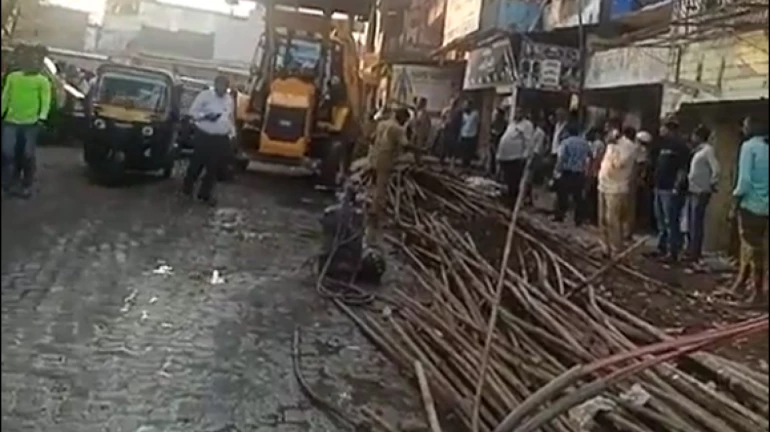 मुंबई - मालाड के मालवणी इलाके में काटे गए हजारो अवैध पानी के कनेक्शन