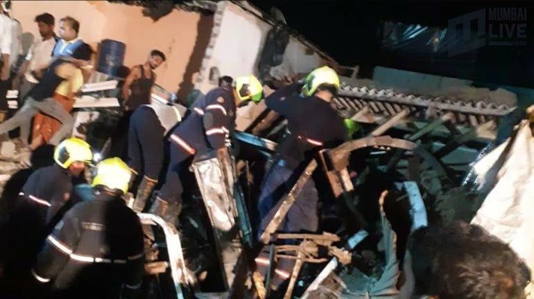 मलाड के मालवणी में 4 मंजिला इमारत गिरी, 11 की मौत मलाड के मालवणी में 4 मंजिला इमारत गिरी, 11 की मौत