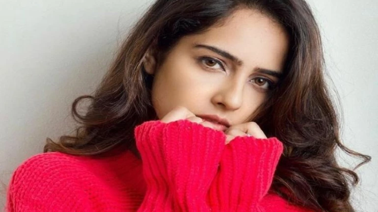 वर्सोव्यात अभिनेत्रीवर चाकू हल्ला, आरोपी फरार वर्सोव्यात अभिनेत्रीवर चाकू हल्ला, आरोपी फरार