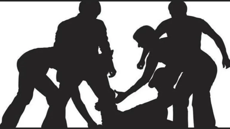 Mumbai: A Marathi youth was beaten up and forced to shout 'Jai Shri Ram' Mumbai: A Marathi youth was beaten up and forced to shout 'Jai Shri Ram'