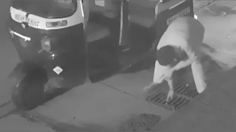 अंधेरी में मैनहोल का ढक्कन ही लेकर फरार हो गए चोर अंधेरी में मैनहोल का ढक्कन ही लेकर फरार हो गए चोर