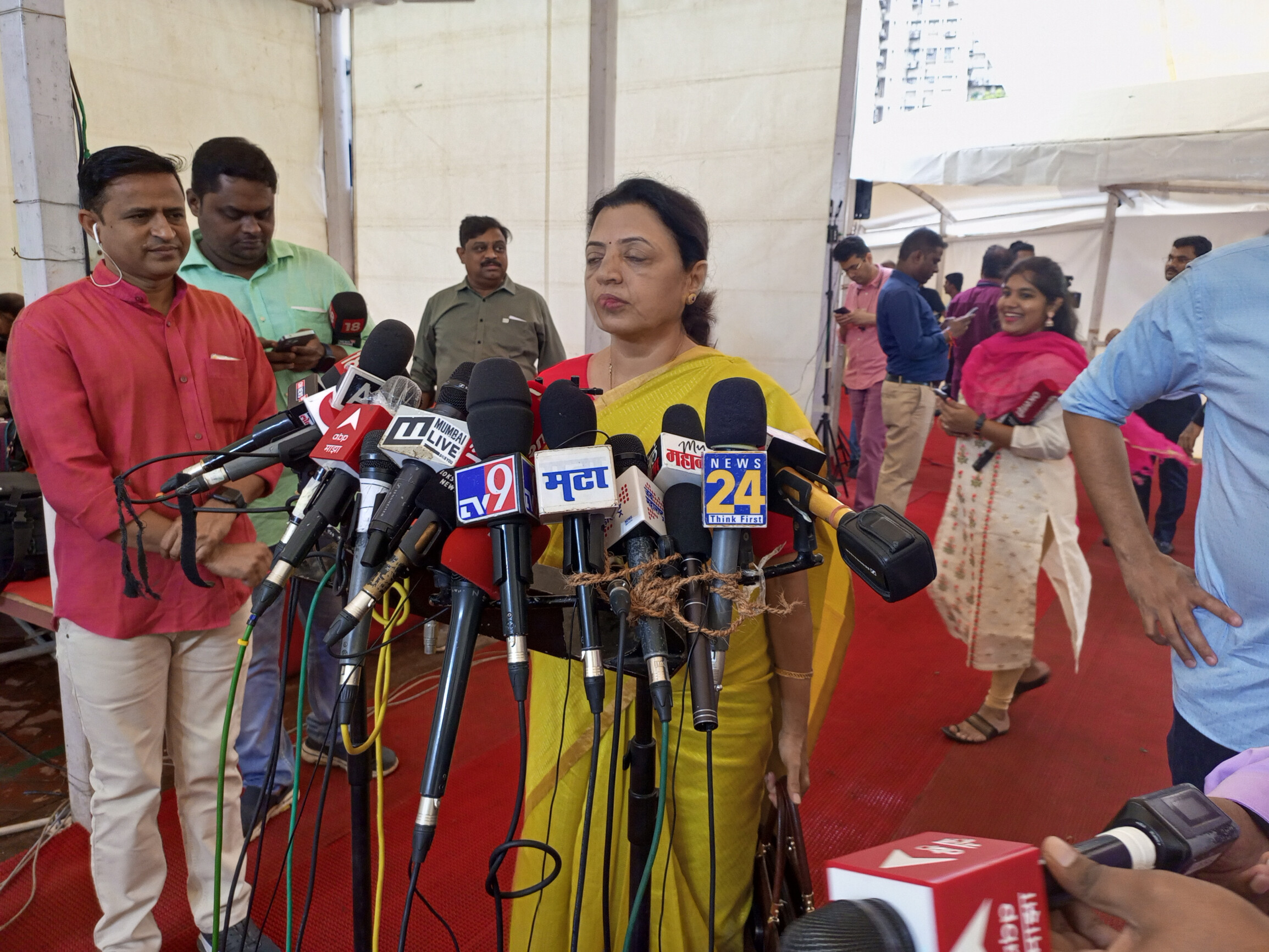 एकनाथ शिंदे के सपने मुंगेरी लाल के सपने बनेंगे - शिवसेना नेता मनीषा कयंदे