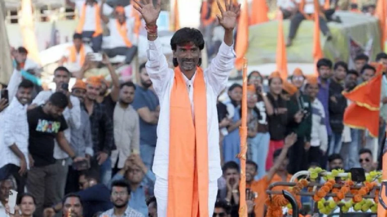 Police issues notice to Manoj Jarange, ask protestors to leave Azad Maidan