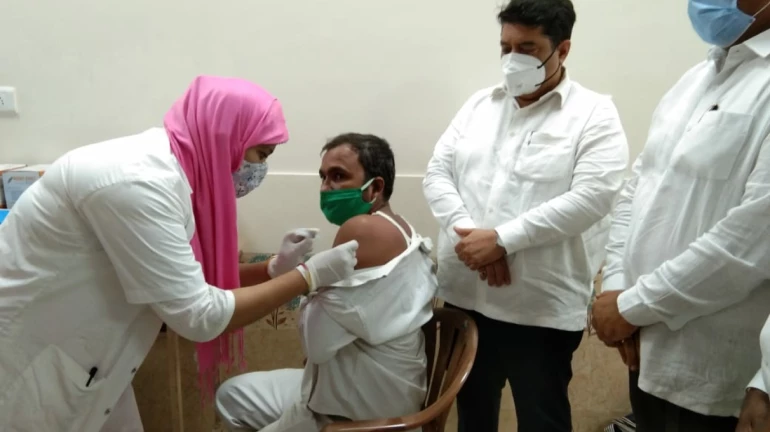 "संजीवनी आपके द्वार" उपक्रमाअंतर्गत ५०० रिक्षाचालकांचे मोफत लसीकरण "संजीवनी आपके द्वार" उपक्रमाअंतर्गत ५०० रिक्षाचालकांचे मोफत लसीकरण