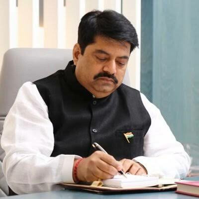 वैक्सीनेशन को लेकर बीजेपी सांसद मनोज कोटक ने राहुल गांधी को कहा ' फूफाजी पार्ट 2'!