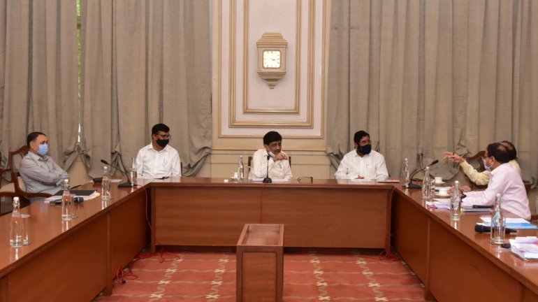 मराठा आरक्षण: नोकरभरतीचा निर्णय अहवालानंतरच मराठा आरक्षण: नोकरभरतीचा निर्णय अहवालानंतरच