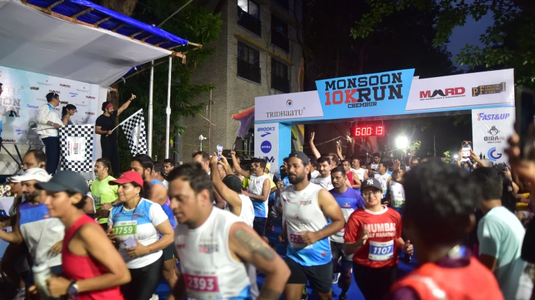 Mumbai: Farhan Akhtar Motivated Over 2000 participants For 'Tridhaatu Monsoon 10K Run'
