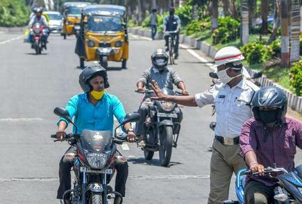 मास्क न घालणाऱ्यांवर केडीएमसीचा बडगा, २ लाखांचा दंड वसूल