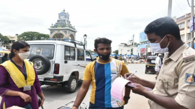 विना मास्क फिरणाऱ्यांविरोधात मोहीम, पहिल्याच दिवशी ८ लाखांचा दंड वसूल विना मास्क फिरणाऱ्यांविरोधात मोहीम, पहिल्याच दिवशी ८ लाखांचा दंड वसूल