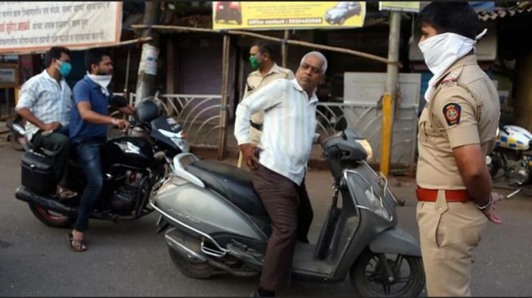 मास्क न घालणाऱ्यांकडून ४ कोटींचा दंड वसूल, बीएमसीची कारवाई मास्क न घालणाऱ्यांकडून ४ कोटींचा दंड वसूल, बीएमसीची कारवाई