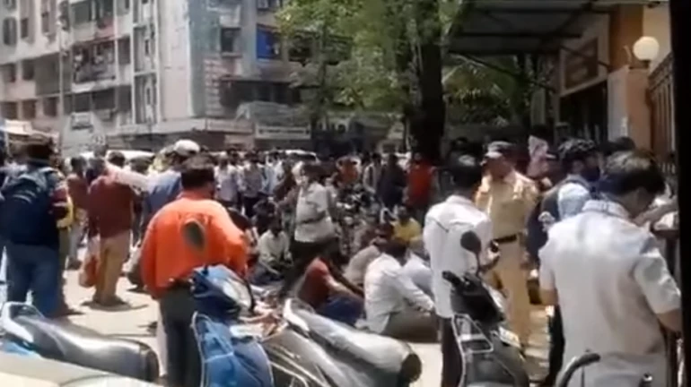 Shopkeepers in Mira-Bhayandar protest outside MBMC office against partial shut down