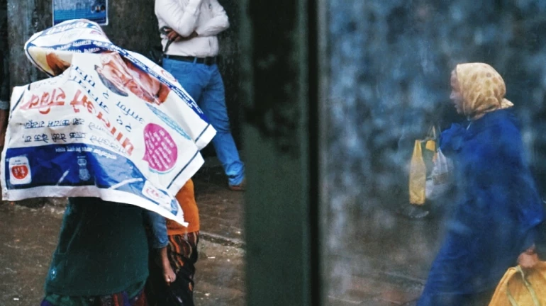 मुंबई ठाण्यासह उपनगरात जोरदार पाऊस मुंबई ठाण्यासह उपनगरात जोरदार पाऊस