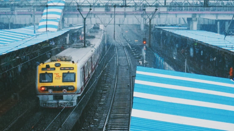 मुंबई- वेस्टर्न और सेंट्रल रेलवे 20-25 मिनट की देरी से