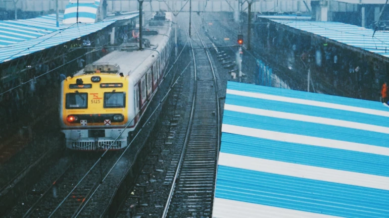 भाईंदर स्टेशनवर तांत्रिक बिघाड, पश्चिम रेल्वे 15 मिनिटे उशीराने भाईंदर स्टेशनवर तांत्रिक बिघाड, पश्चिम रेल्वे 15 मिनिटे उशीराने