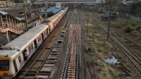 Mumbai Local Tragedy: 30-Year-Old Man Dies By Suicide Lying On Tracks At Jogeshwari Station Mumbai Local Tragedy: 30-Year-Old Man Dies By Suicide Lying On Tracks At Jogeshwari Station