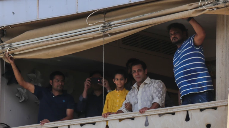 २ तासांत सलमानचं घर बाॅम्बने उडवेल, पोलिसांना धमकीचा ई-मेल आला आणि... २ तासांत सलमानचं घर बाॅम्बने उडवेल, पोलिसांना धमकीचा ई-मेल आला आणि...