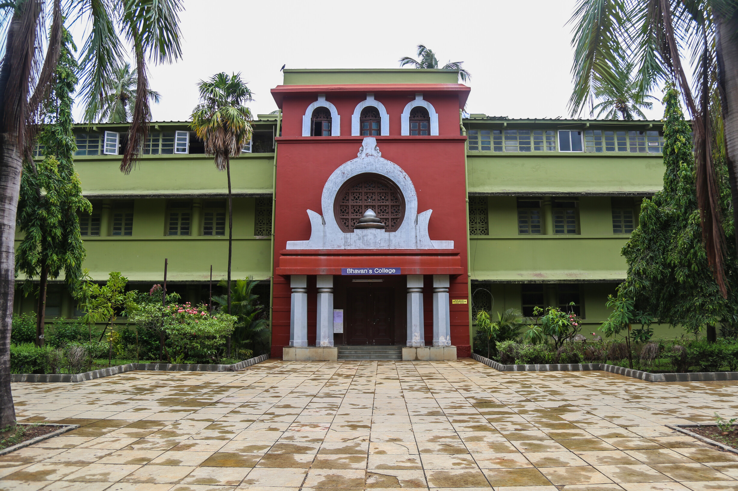 Some Mumbai colleges resume classes; others unsure due to spike in COVID-19 cases