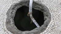 मुंबईत 'मॅनहोल'ध्ये पडला माणूस मुंबईत 'मॅनहोल'ध्ये पडला माणूस