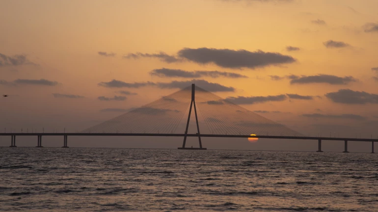 खार - व्यवसायी ने बांद्रा-वर्ली सी लिंक से छलांग लगाई खार - व्यवसायी ने बांद्रा-वर्ली सी लिंक से छलांग लगाई