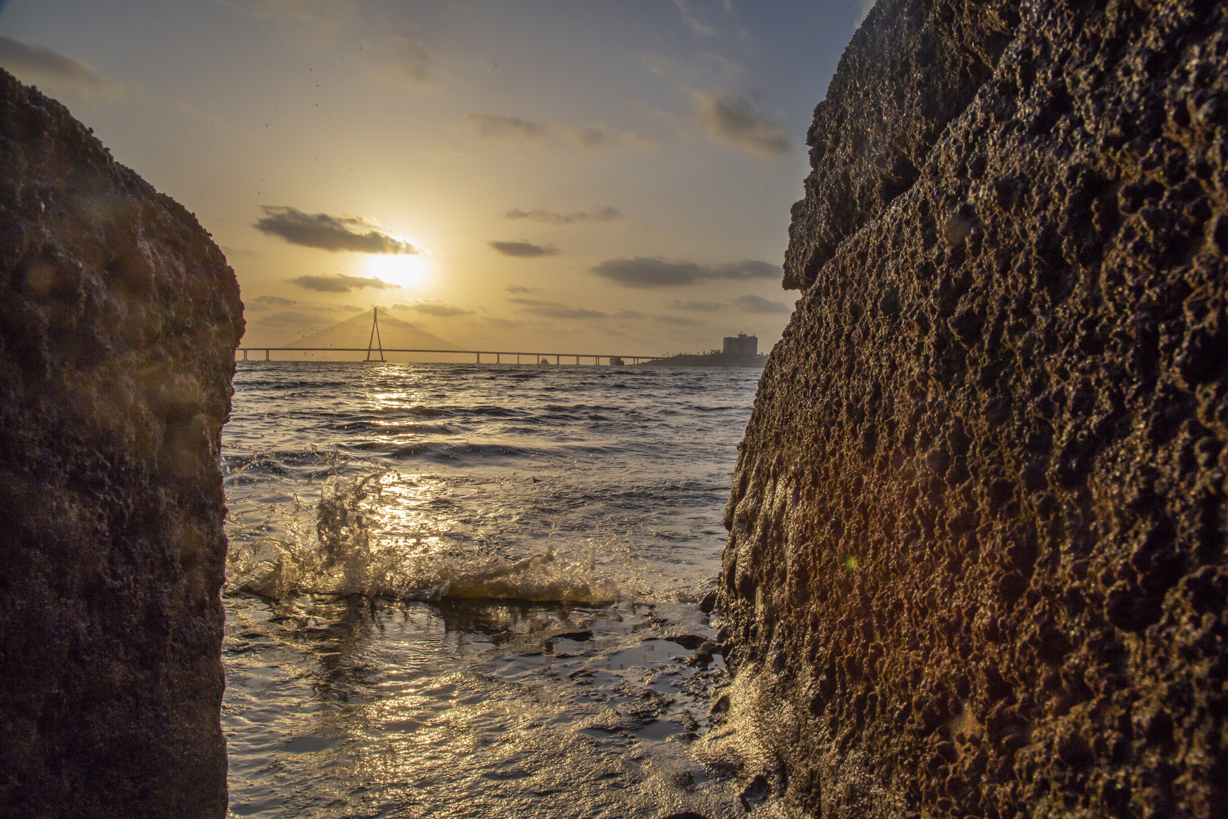 Mumbai: IMD Predicts Light Showers Amid Heatwave Conditions