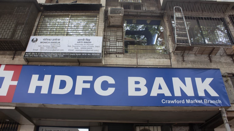 HDFC बँकेच्या डिजिटल सेवा RBI नं थांबवल्या HDFC बँकेच्या डिजिटल सेवा RBI नं थांबवल्या