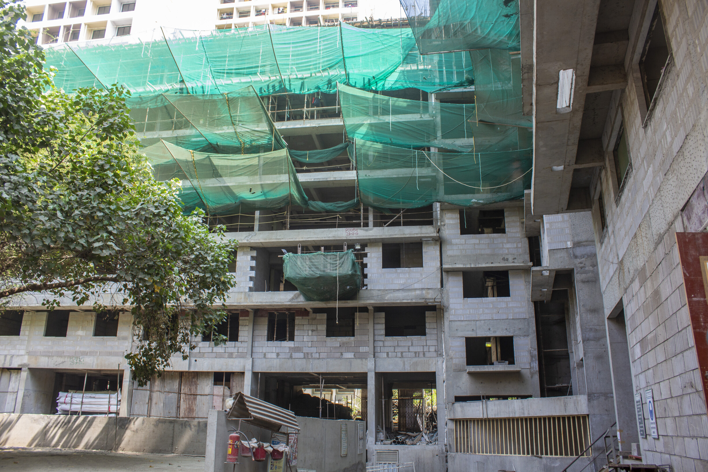 निर्माणाधीन इमारत ढहने से छह मजदूरों की मौत