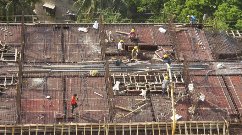 मुंबईत 'या' वेळेत सार्वजनिक बांधकामांना मनाई मुंबईत 'या' वेळेत सार्वजनिक बांधकामांना मनाई