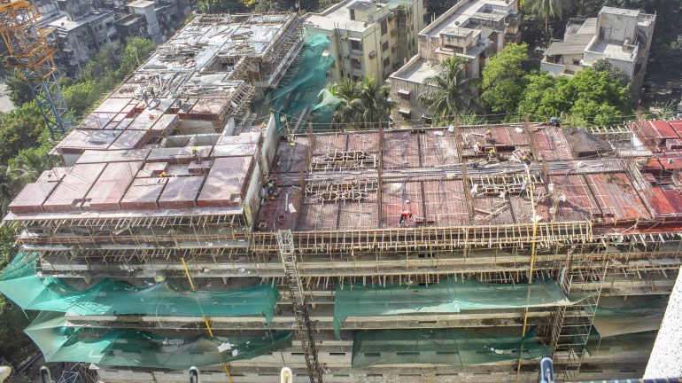 उल्हासनगर- राज्य सरकार ने 27 हजार अनधिकृत निर्माणों को नियमित किया उल्हासनगर- राज्य सरकार ने 27 हजार अनधिकृत निर्माणों को नियमित किया