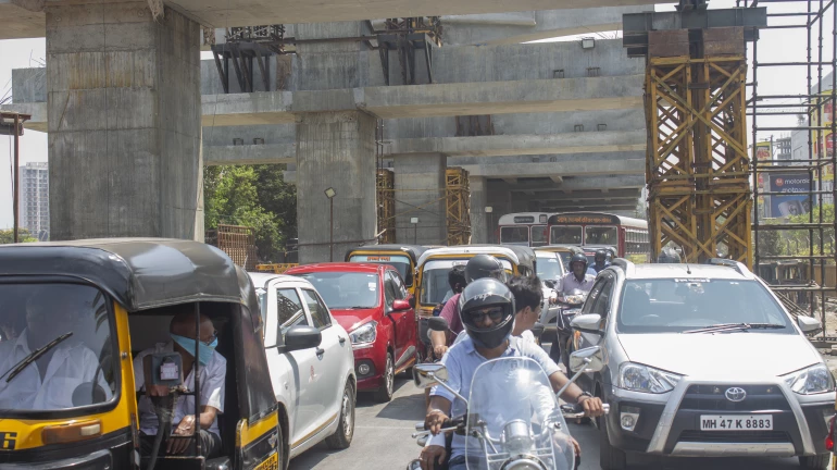 उरण-पनवेल रोड बंद होने से वाहन चालकों को खतरा उरण-पनवेल रोड बंद होने से वाहन चालकों को खतरा