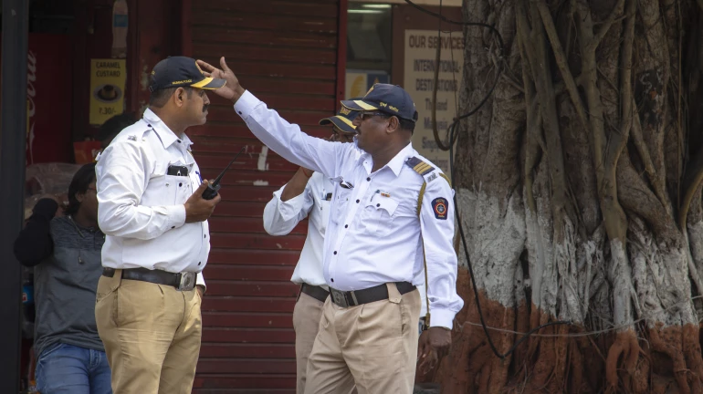 मुंबई-  ट्रैफिक नियमों का उल्लंघन करने पर 2,263 वाहन चालकों के खिलाफ कार्रवाई