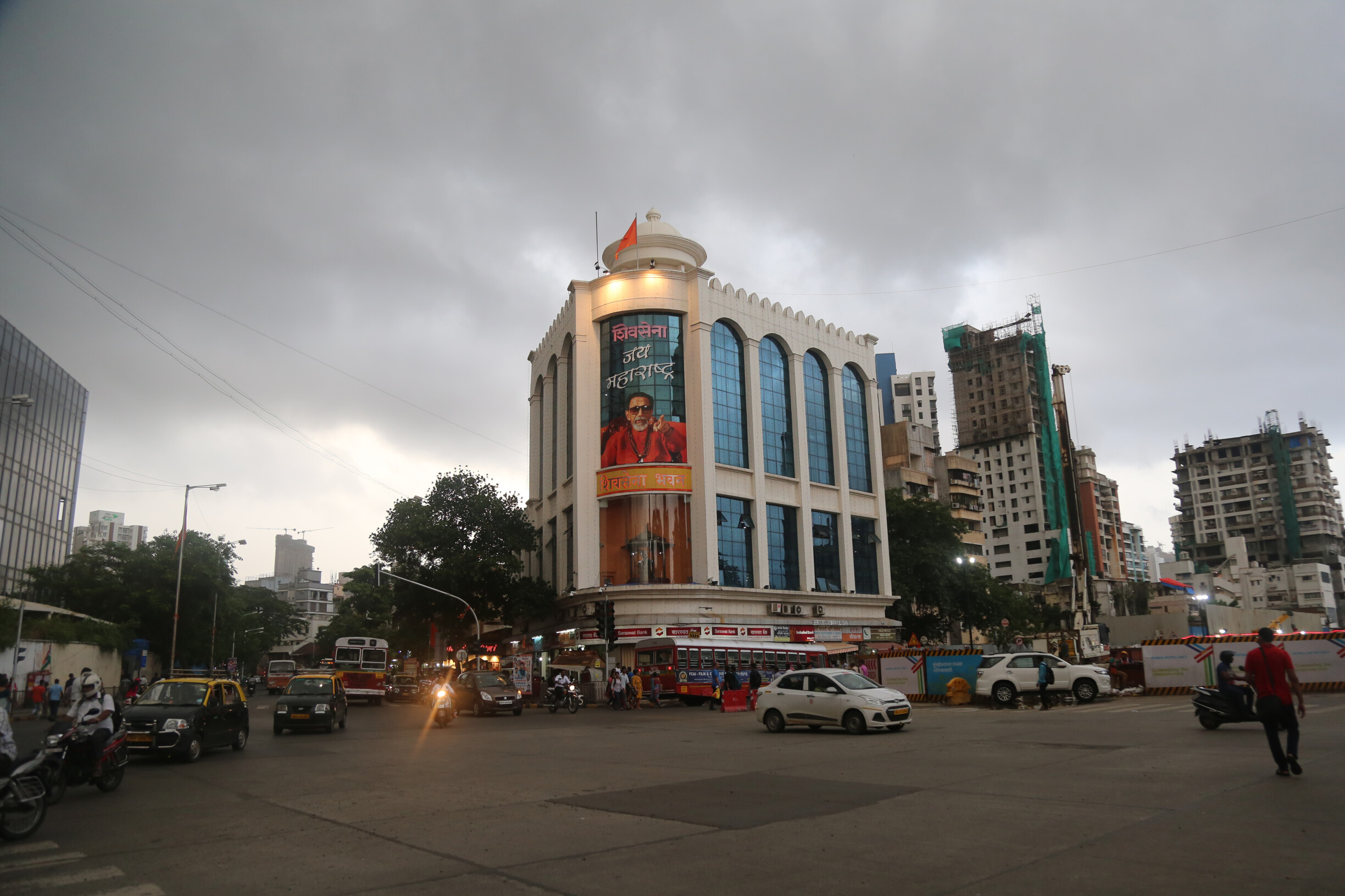 शिवसेना भवनातील ३ कर्मचाऱ्यांना कोरोनाची लागण