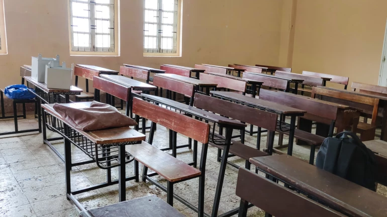 शाळा सुरू करण्याबाबत मुख्यमंत्र्यांनी दिले ‘हे’ निर्देश! शाळा सुरू करण्याबाबत मुख्यमंत्र्यांनी दिले ‘हे’ निर्देश!