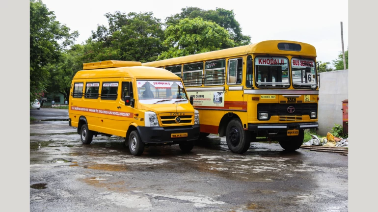 बेशिस्त १७ हजार ५३१ स्कूल व्हॅन चालकांवर कारवाई बेशिस्त १७ हजार ५३१ स्कूल व्हॅन चालकांवर कारवाई